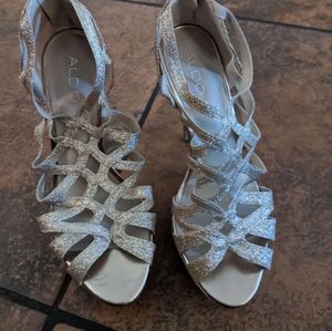 ALDO size 7.5 gold heels